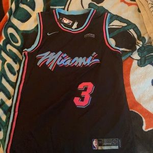 Beautiful Heat jersey size Large NWT made by NIKE